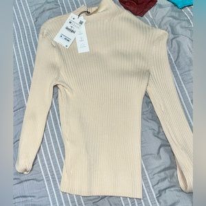 Zara ripped turtleneck - Never worn (Size M). Cream color.